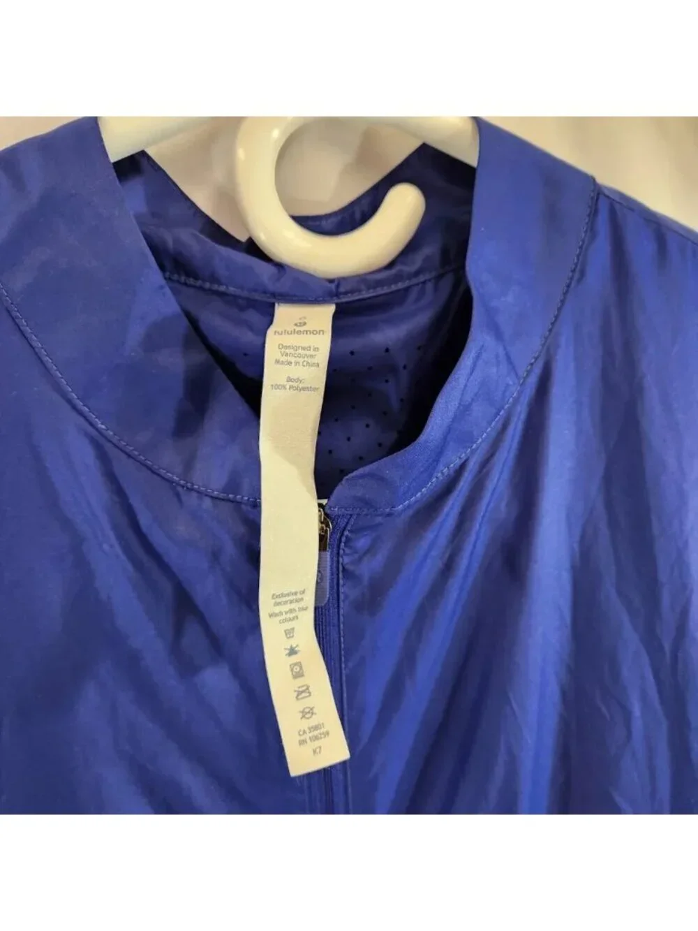 Lululemon Deep Inhale Jacket  Size 6 Tanzanite Blue